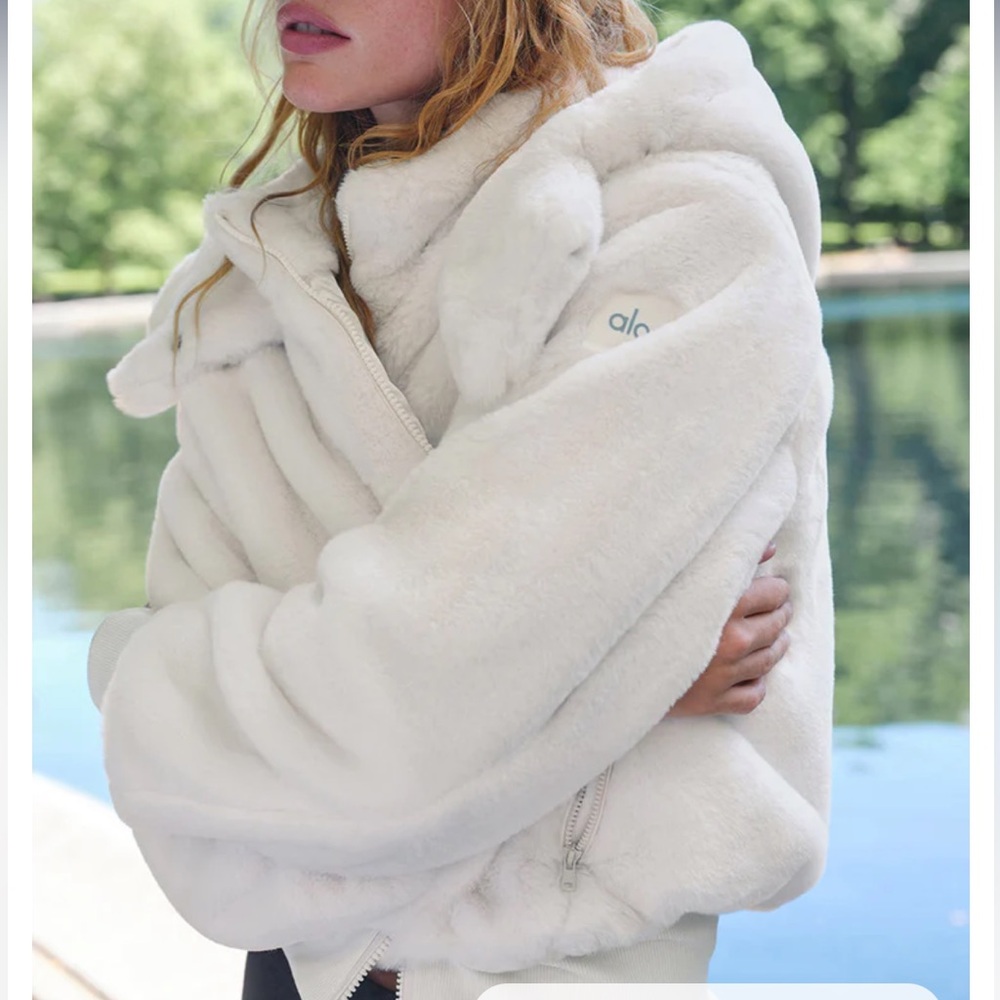 Alo Faux Fur Foxy Jacket in Ivory Size Small